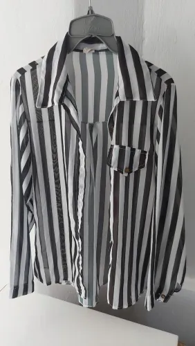 Blusa listrada branca e preta