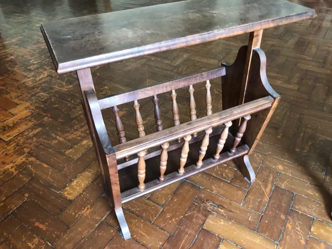Mesa revisteiro vintage em madeira maciça