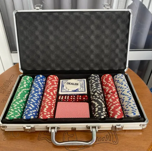 Maleta de Poker com 300 fichas 