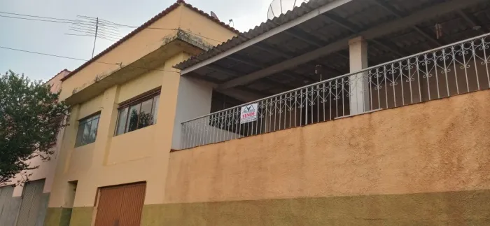 C472 - Casa com excelente área a poucos minutos do centro