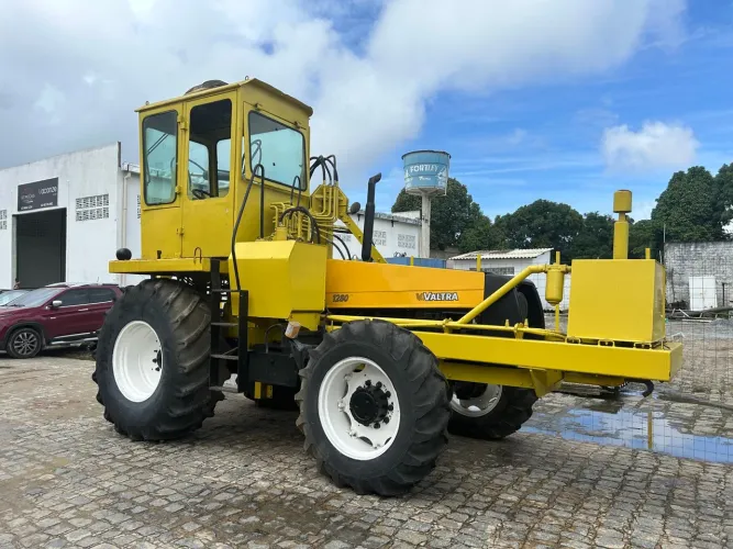 Carregadeira de cana Valtra 1280