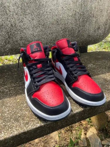 Tênis ORIGINAL Air Jordan 1 Mid - Vermelho e Preto