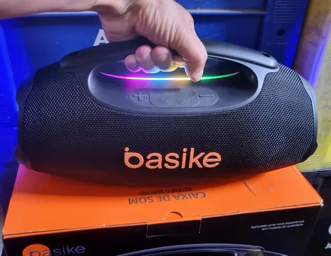 Boombox Basike 80w top fala e bate bem 