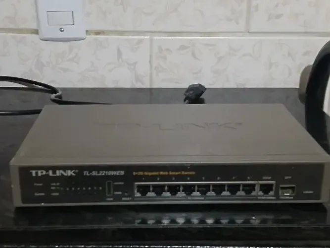 Switch 8 Portas+2 Portas Gigabit-1sfp Tl-sl2210 Tp-link (Usado)Switch Web 8 Portas+2 P