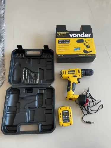 Parafusadeira,furadeira vonder R$175,00