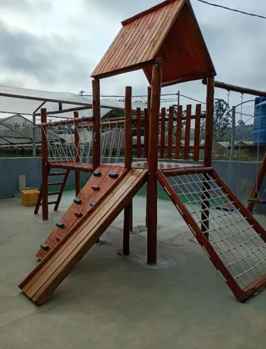 Playground parquinho de madeira completo