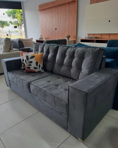 Sofá super confortável, ideal para sala de estar, apartamento, casa ou escritório.
