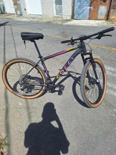 Bicicleta Mtb Colli Landscape 20v Aro 29 Shimano Deore