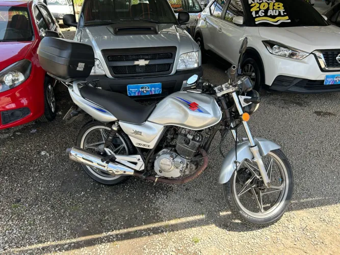 Vendo ou troco belíssima suzuki yes 2011 extra