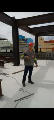 Soldador e serralheiro disponível