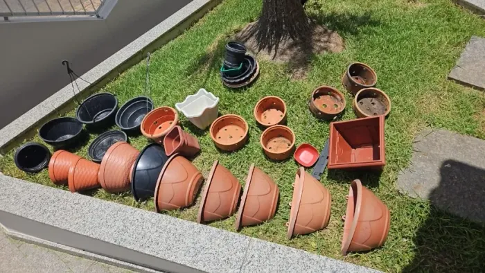 Vasos de Flores de Plastico e Cerâmica - ACEITO OFERTA