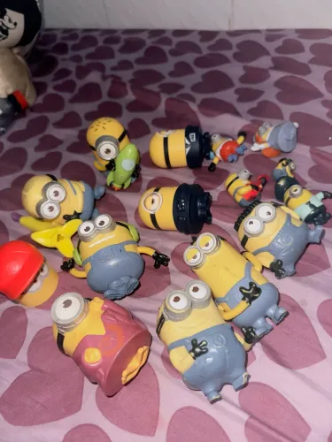 Bonecos minions 