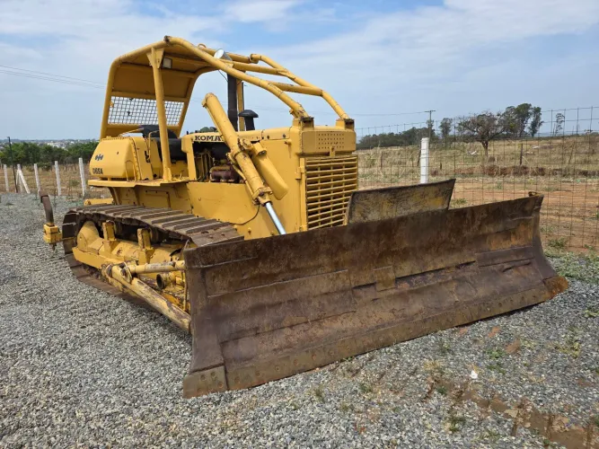 Trator de esteira D65A 