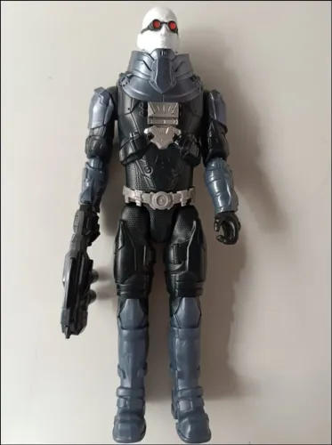 Boneco Brinquedo Colecionável Articulado Mr. Freeze (Senhor Frio) - Batman Missions - Matt