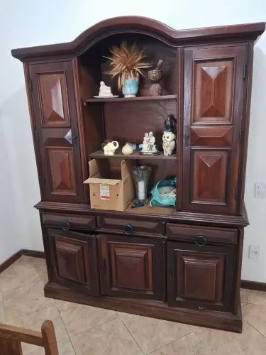 VENDE-SE ESTANTE BAR DE MADEIRA DE LEI