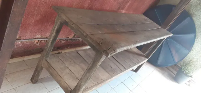 Bancada de madeira maciça