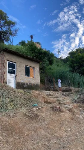 Barraco com área de 200mt2 ocupação Montes Claros