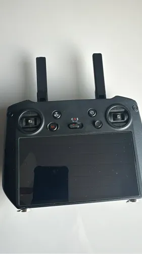 Controle Dji RM 500 saída HDMI