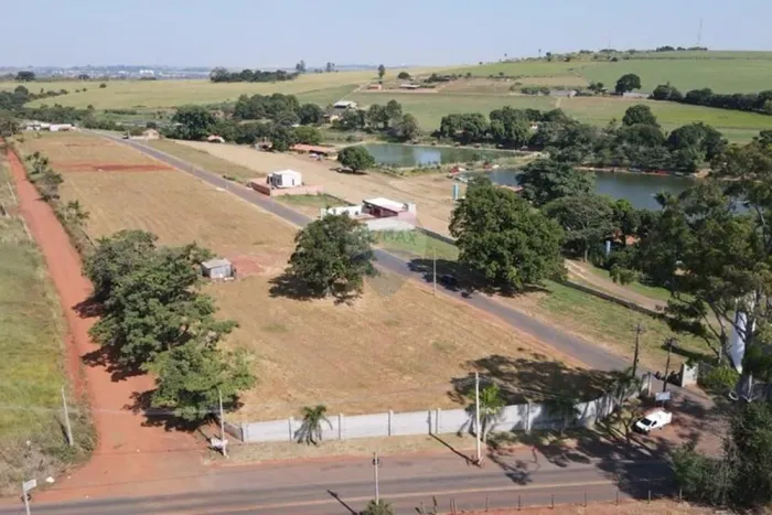 Terreno à Venda em Condomínio Fechado em Cosmópolis com Vista para o Lago e 359m² no Recan