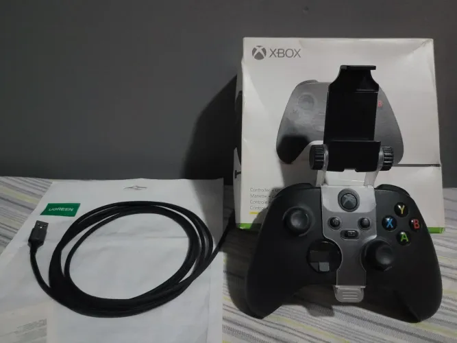 Controle Xbox Series + Cabo USB-C + Suporte para Smartphone