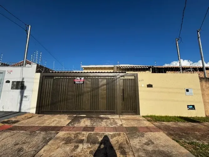 Casa Financiável no Jardim Panamá, 3 Quartos com Suíte, Jardim de Inverno e Varanda