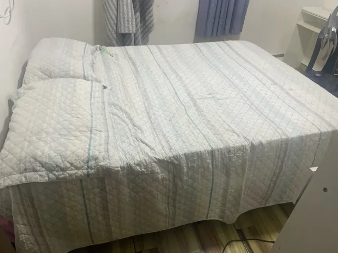 Vendo essas duas camas de casal