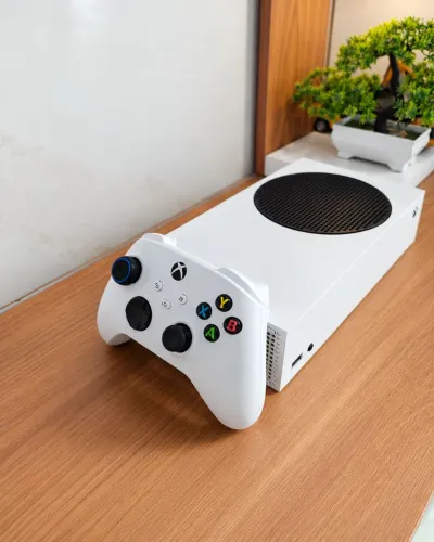 Xbox Series S - Com Garantia - Vendo Troco