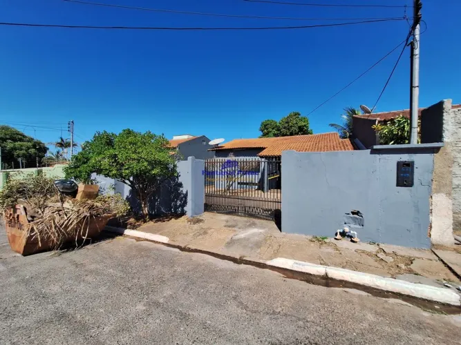 Casa para locação com 3 quartos no Bairro Jardim Universitário em Cuiabá - MT.