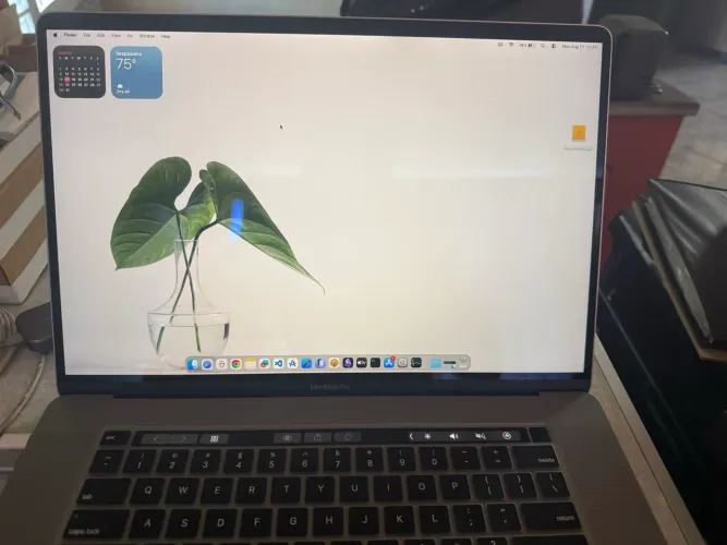 Macbook Intel Core i9, com 16GB de RAM e SSD de 1TB