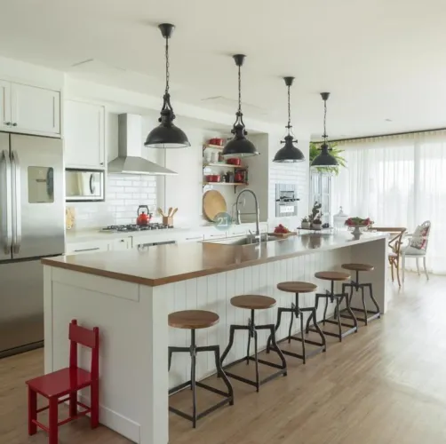 Apartamento para locação tendo 04 suítes, com vista para o mar, 03 garagens, na Avenida Lu