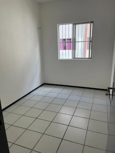 Apartamento em condomínio familiar, ideal pra quem busca tranquilidade e boa convivência.