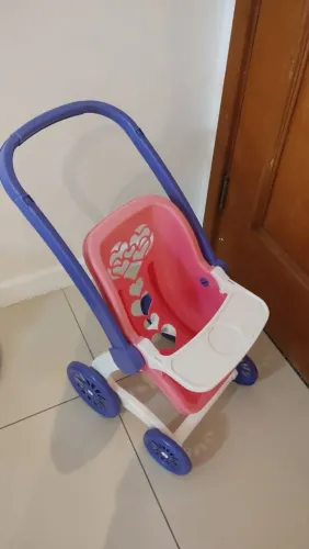 Carrinho de boneca 