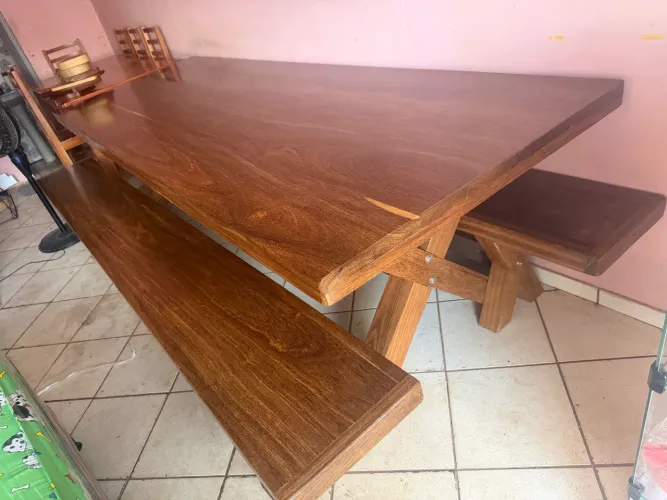 Mesa grande com dois bancos 3.00 de comprimento 
