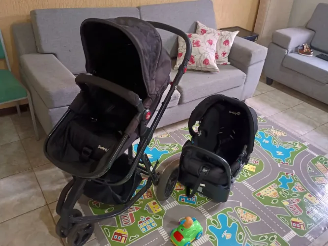 Carrinho + bebê conforto com base fixa