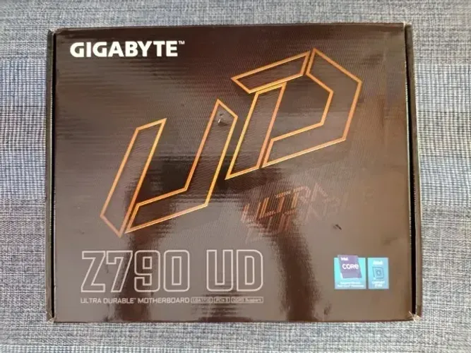 Placa-Mãe Gigabyte Z790 UD DDR5 LGA1700 14ª 13ª e 12ª Gen PCIe 5.0 ATX (Nova e Lacrada)