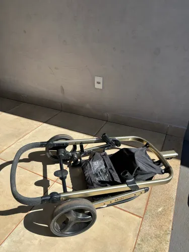 Carrinho de bebê 3 rodas, Moisés, bebê conforto e Isofix. Pouco usado.