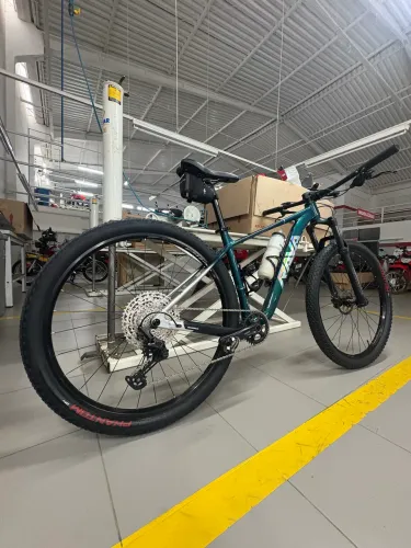 Bicicleta aro 29 Rava Cave 25