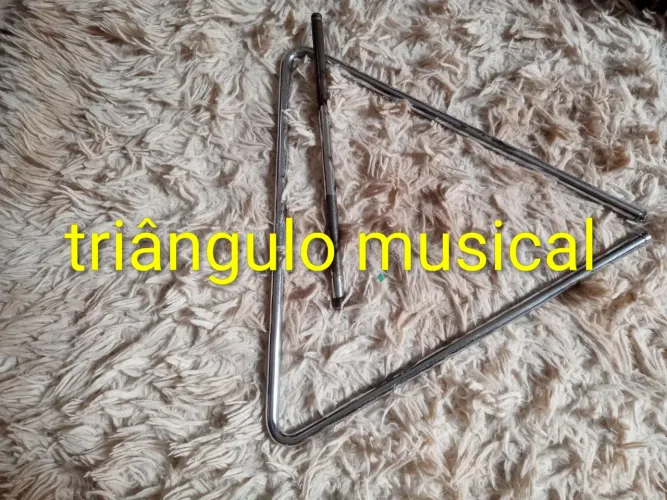 Vendo triángulo de percussão