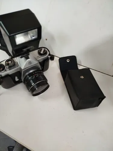 Máquina fotográfica pentax automática.