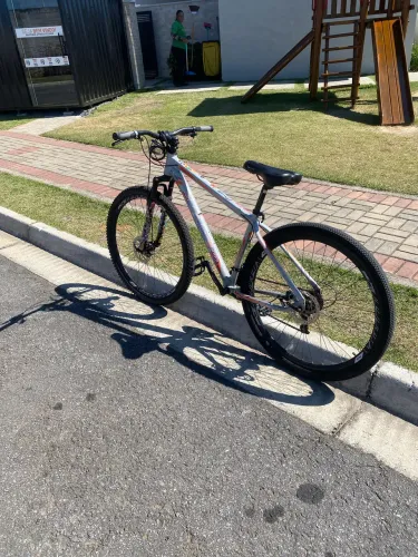 Bike Aro 29- Em ótimo estado