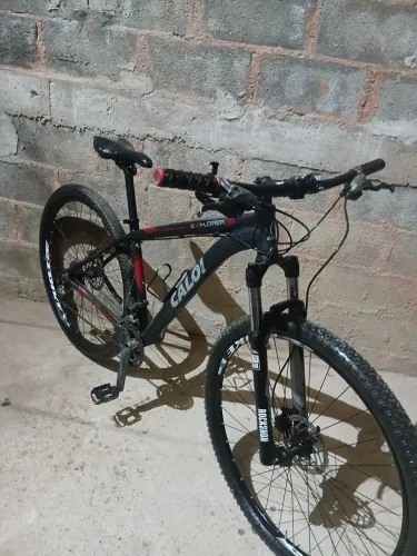 Bicicleta aro 29 amortecedor red stock perfeita