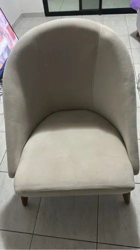 Cadeira tenho 2 disponíveis, valor ABAIXO de cada