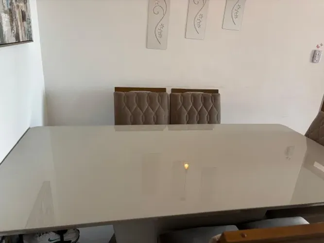 Mesa de Jantar Sofisticada + 6 Cadeiras Confortáveis + Tampo de Vidro - Oportunidade