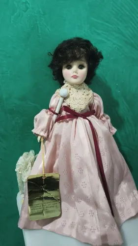 Boneca Dama de época importada