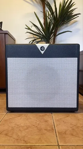 Gabinete de guitarra Divided By 13 1x12F Open Back