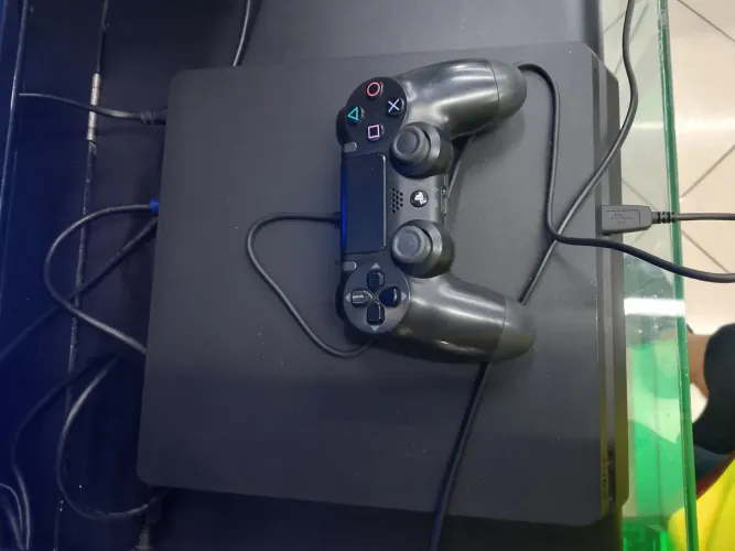 PS4 Slim desbloqueado