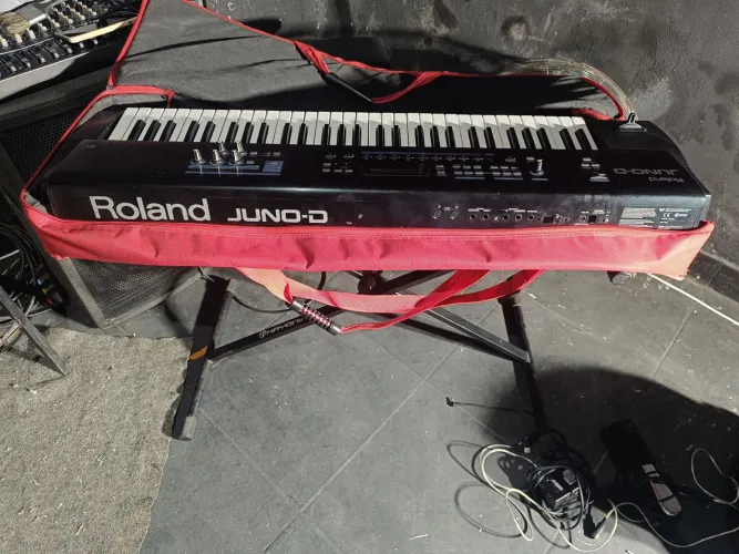 Teclado Roland Juno D 