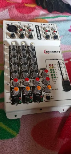 Mesa de som Taramps