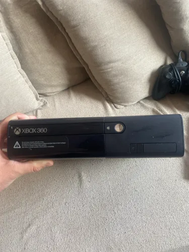 XBOX 360 muito pouco usado 