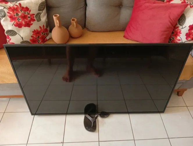 Vendo uma tv Panasonic 4k, 55",para retirada de peças